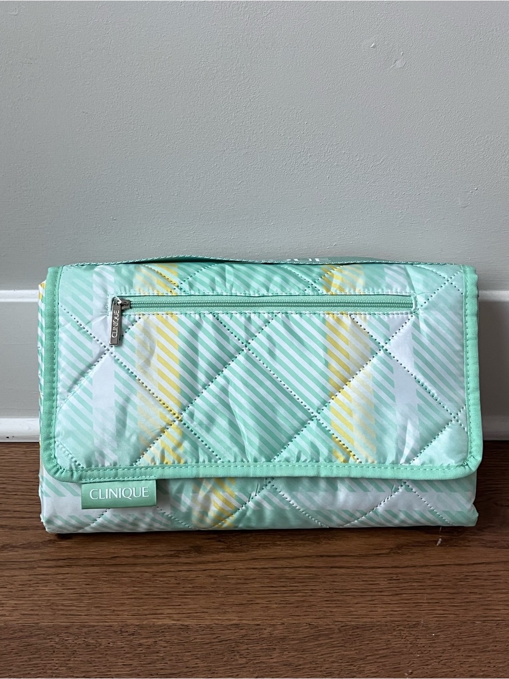 Clinique Limited Edition Picnic Blanket OS Green Multicolor Beach Park NEW